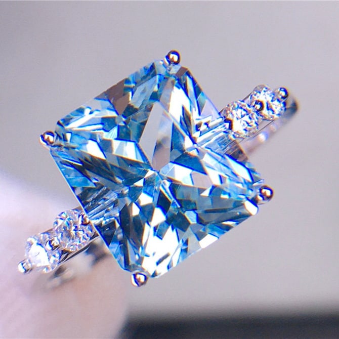 14k Gold 3.6 Ct Natural Aquamarine & Diamond Ring - 2