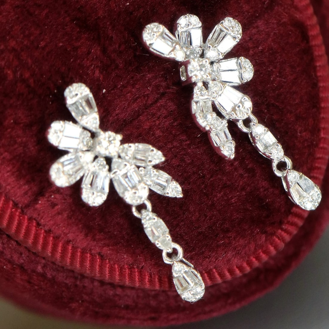 14k Gold 0.66 Ct Natural H Diamond Earrings: Ref:231130373 // gold content:14k gold // main gemstone:diamond // shape:multiple // carat weight:0. 66ct // clarity grade:vs-si // color:h // treatment:natural // High Estimate: 4300Condition: