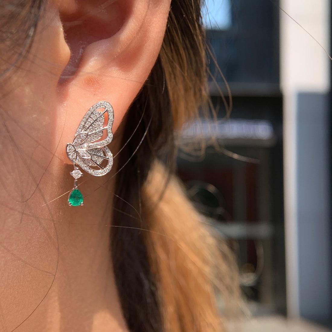 14k Gold 0.8 Ctw Natural Emerald & Diamond & Butterfly Earrings - 4