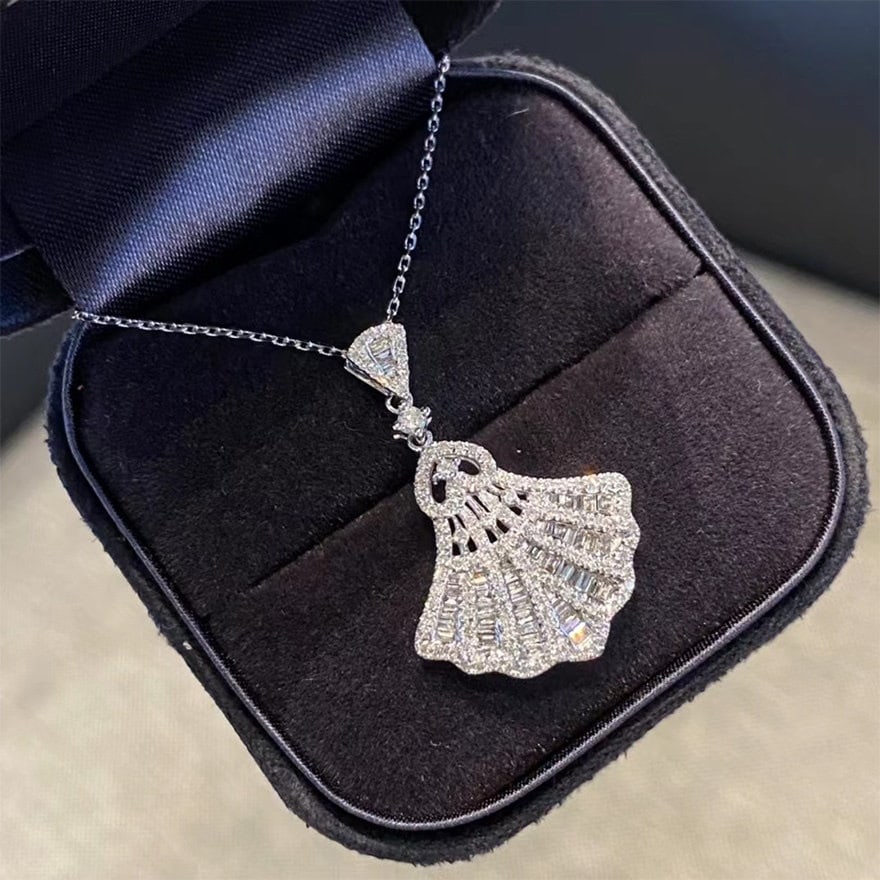 14k Gold 0.7 Ct Natural H Diamond Necklace: Ref:231130391 // gold content:14k gold // main gemstone:diamond // shape:multiple // carat weight:0. 7ct // clarity grade:vs-si // color:h // treatment:natural // High Estimate: 4300Condition: