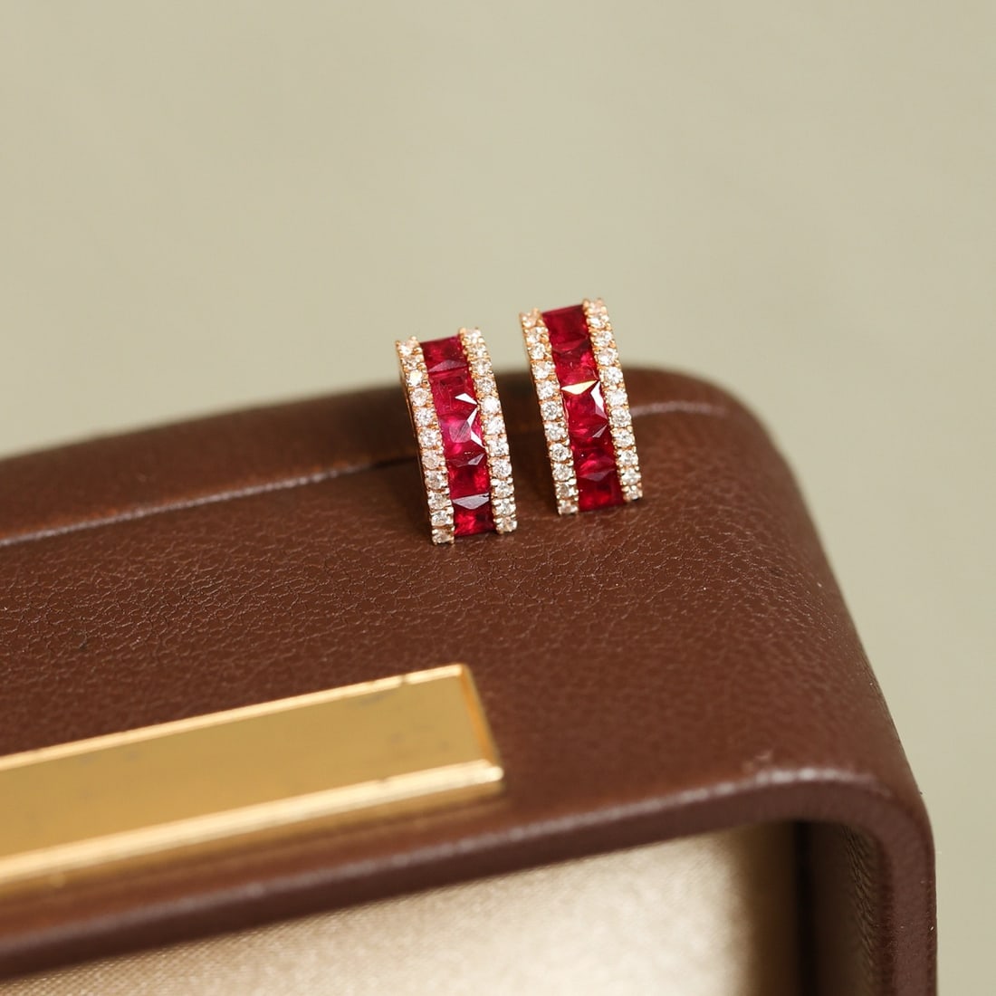 14k Gold 0.93 Ctw Natural Ruby & Diamond Earrings: Ref:231130400 // gold content:14k gold // main gemstone:ruby // shape:princess // carat weight:0. 75ct // color:red // treatment:natural // // adjacent gemstone 2 : diamond // shape:round // carat
