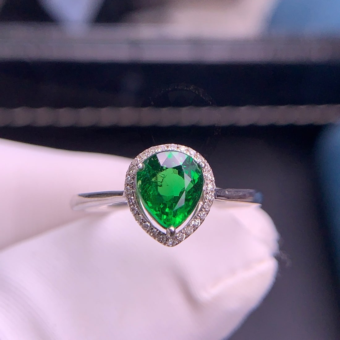14k Gold 1.1 Ct Vivid Green Natural Tsavorite & Diamond Ring - 3