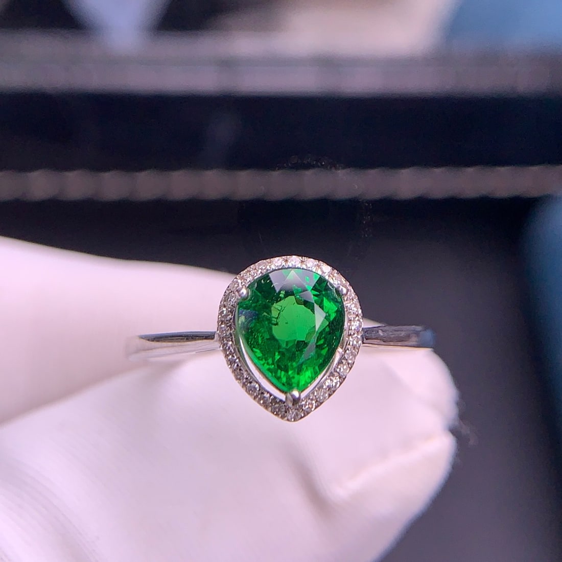 14k Gold 1.1 Ct Vivid Green Natural Tsavorite & Diamond Ring - 4