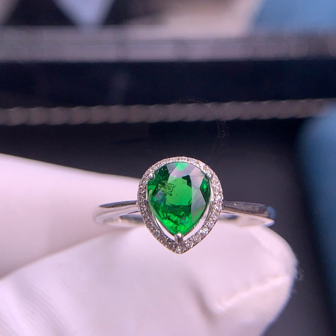 14k Gold 1.1 Ct Vivid Green Natural Tsavorite & Diamond Ring - 6