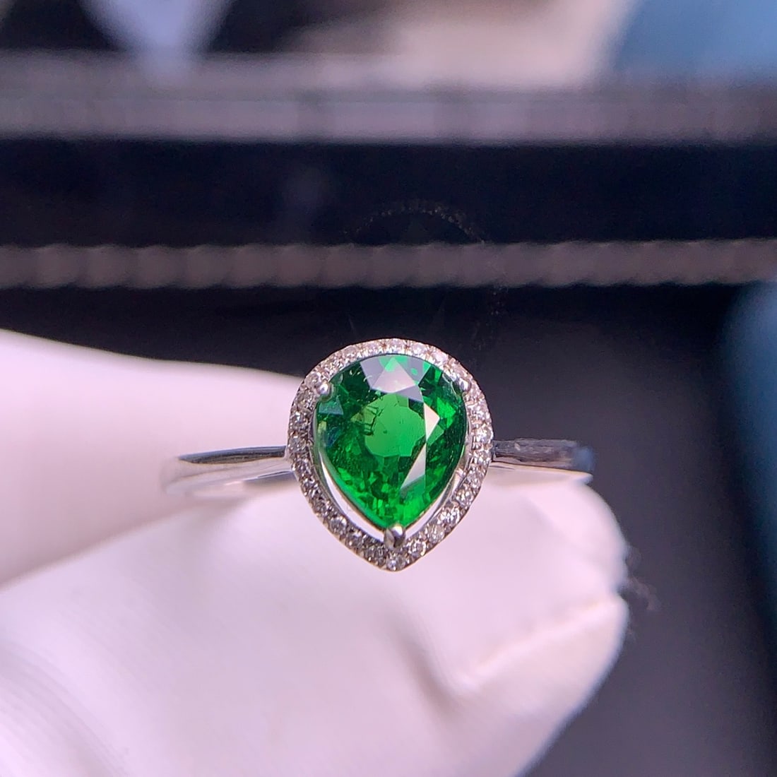 14k Gold 1.1 Ct Vivid Green Natural Tsavorite & Diamond Ring - 8