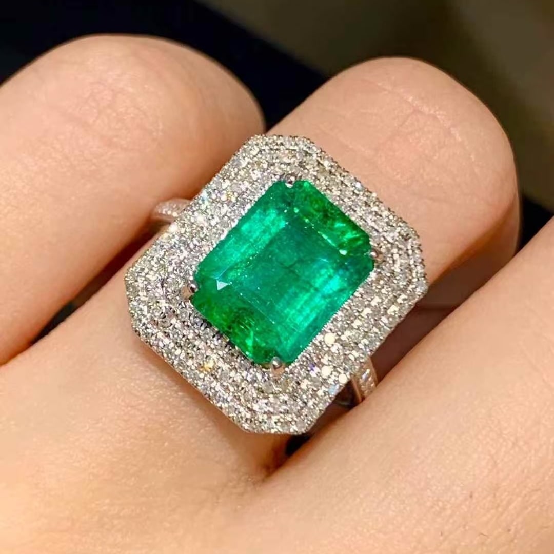 14k Gold 6.9 Ct Natural Emerald & Diamond Ring - 3