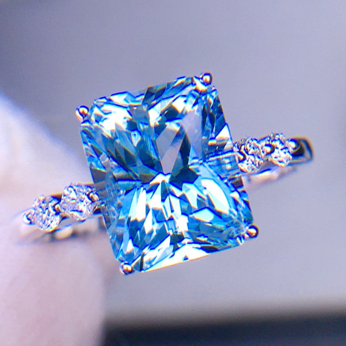 14k Gold 3.1 Ct Natural Aquamarine & Diamond Ring - 3