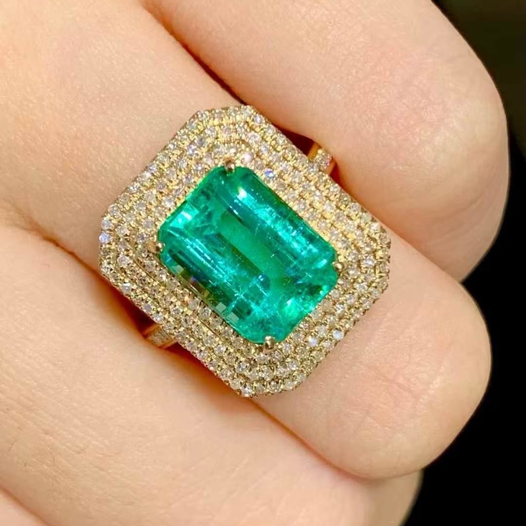 14k Gold 3.2 Ct Natural Emerald & Diamond Ring - 2