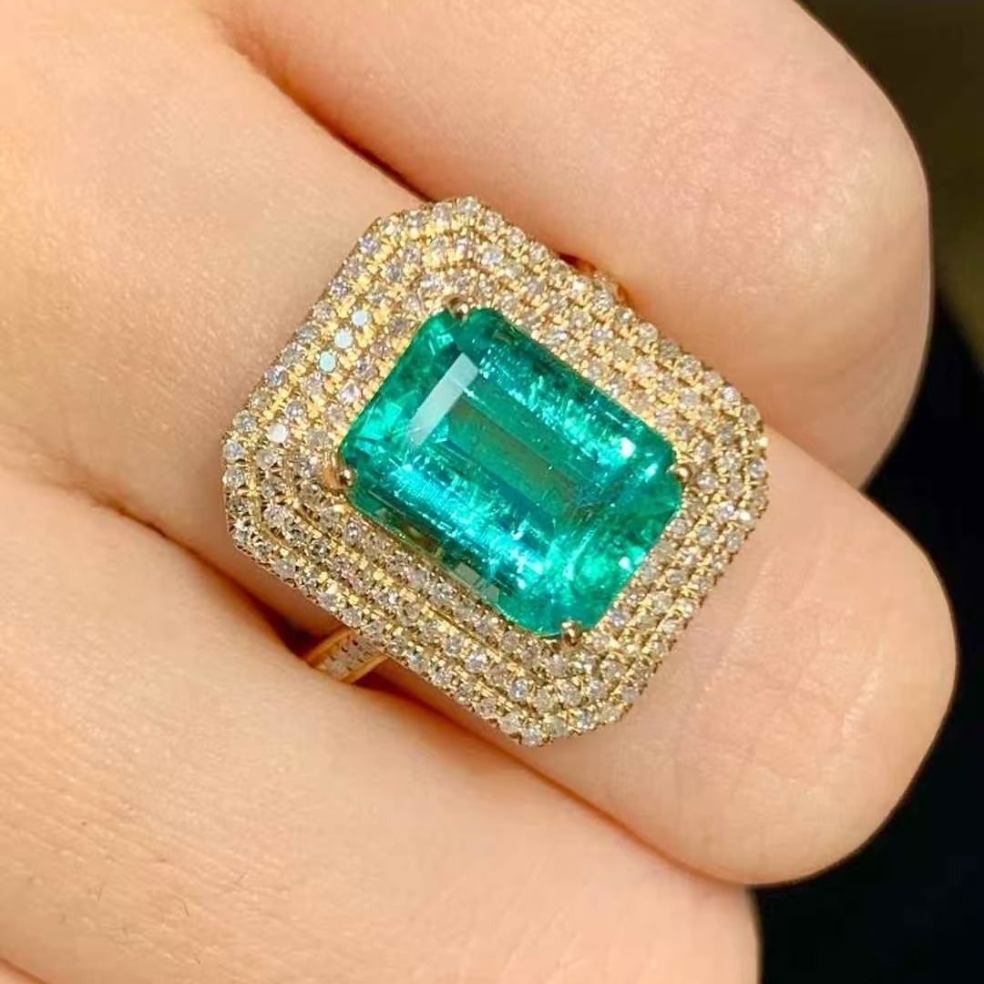 14k Gold 3.2 Ct Natural Emerald & Diamond Ring - 3