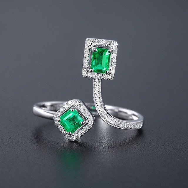 14k Gold 0.72 Ctw Natural Emerald & Diamond Ring: Ref:231127077 // gold content:14k gold // ring size:7. 25us // // main gemstone:emerald // shape:octagonal // carat weight:0. 55ct // color:green // treatment:natural // // adjacent gemstone 2 :