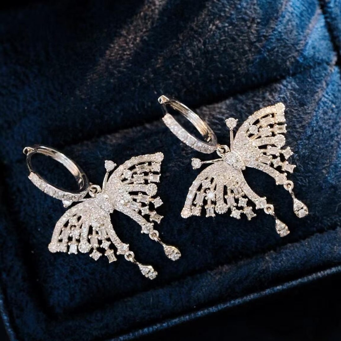 14k Gold 1.36 Ct Natural H Diamond & Butterfly Earrings: Ref:231127088 // gold content:14k gold // main gemstone:diamond // shape:multiple // carat weight:1. 36ct // clarity grade:vs-si // color:h // treatment:natural // High Estimate: 4300Condition: