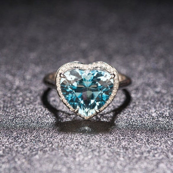 14k Gold 4.17 Ct Natural Aquamarine & Diamond Ring: Ref:231127109 // gold content:14k gold // ring size:7. 25us // // main gemstone:aquamarine // shape:heart // carat weight:4. 17ct // color:santa maria color // treatment:natural // // adjacent gemston