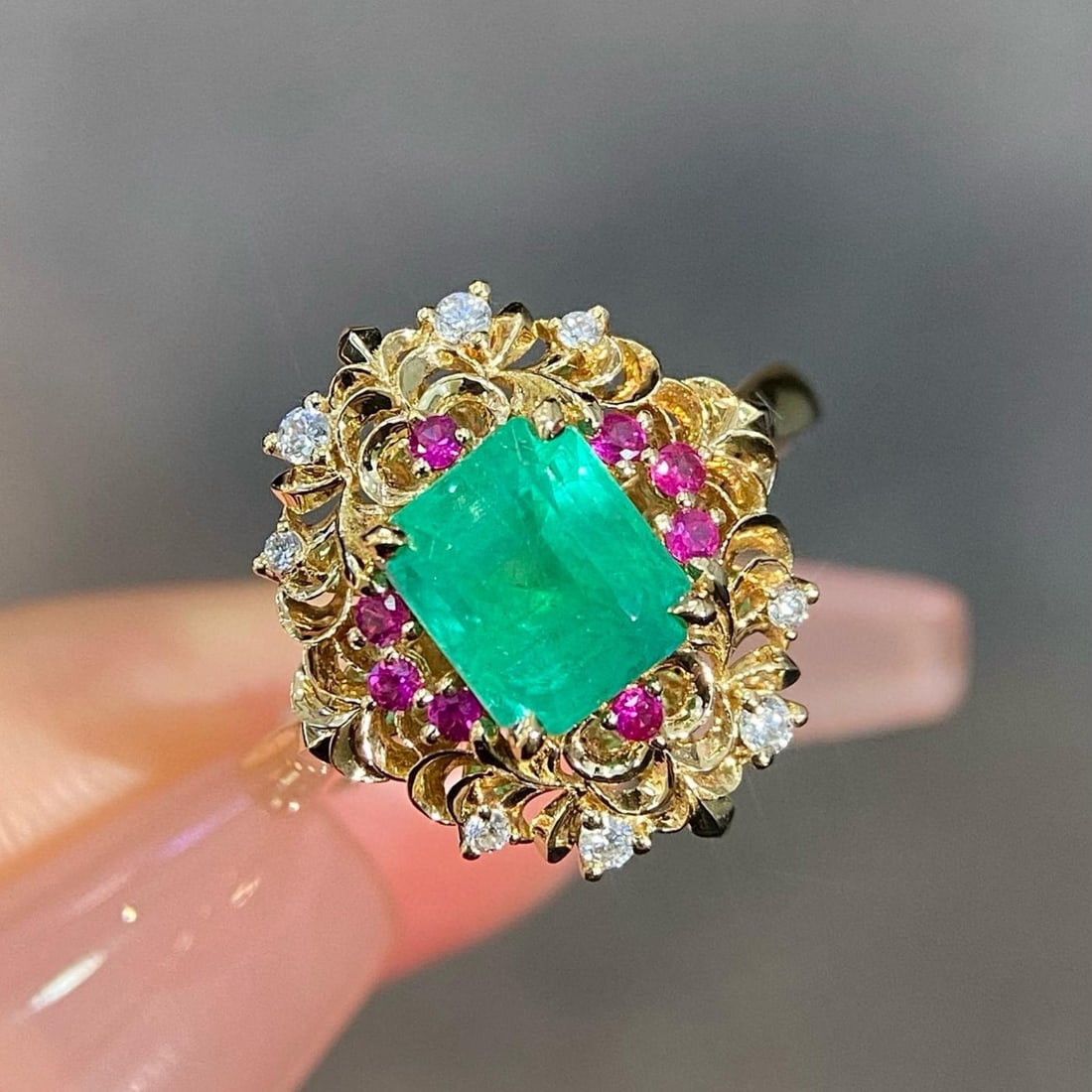 14k Gold 1.36 Ctw Natural Emerald & Diamond Ring: Ref:231127118 // gold content:14k gold // ring size:7. 25us // // main gemstone:emerald // shape:octagonal // carat weight:1. 15ct // color:green // treatment:natural // // adjacent gemstone 2 :