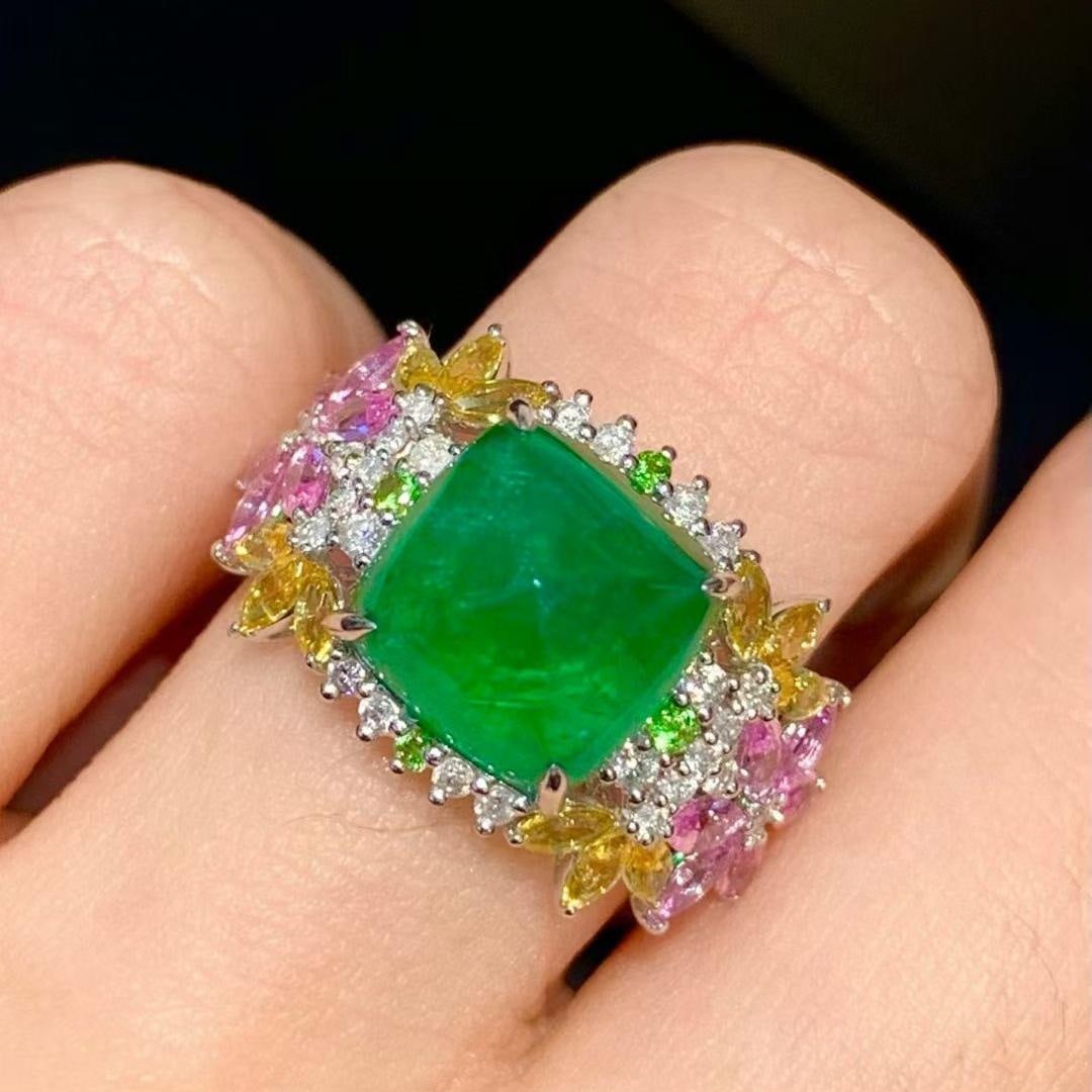 14k Gold 4.53 Ct Natural Emerald & Diamond Ring: Ref:231127123 // gold content:14k gold // ring size:7. 25us // // main gemstone:emerald // shape:sugar-loaf // carat weight:4. 53ct // color:green // treatment:natural // // adjacent gemstone 2 :
