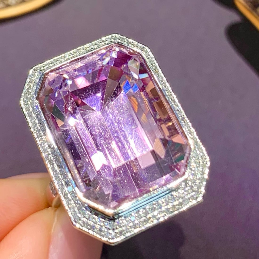 14k Gold 25.6 Ct Natural Kunzite & Diamond Ring: Ref:231127145 // gold content:14k gold // ring size:7. 25us // // main gemstone:kunzite // shape:octagonal // carat weight:25. 6ct // color:purple // treatment:natural // // adjacent gemstone 2 :