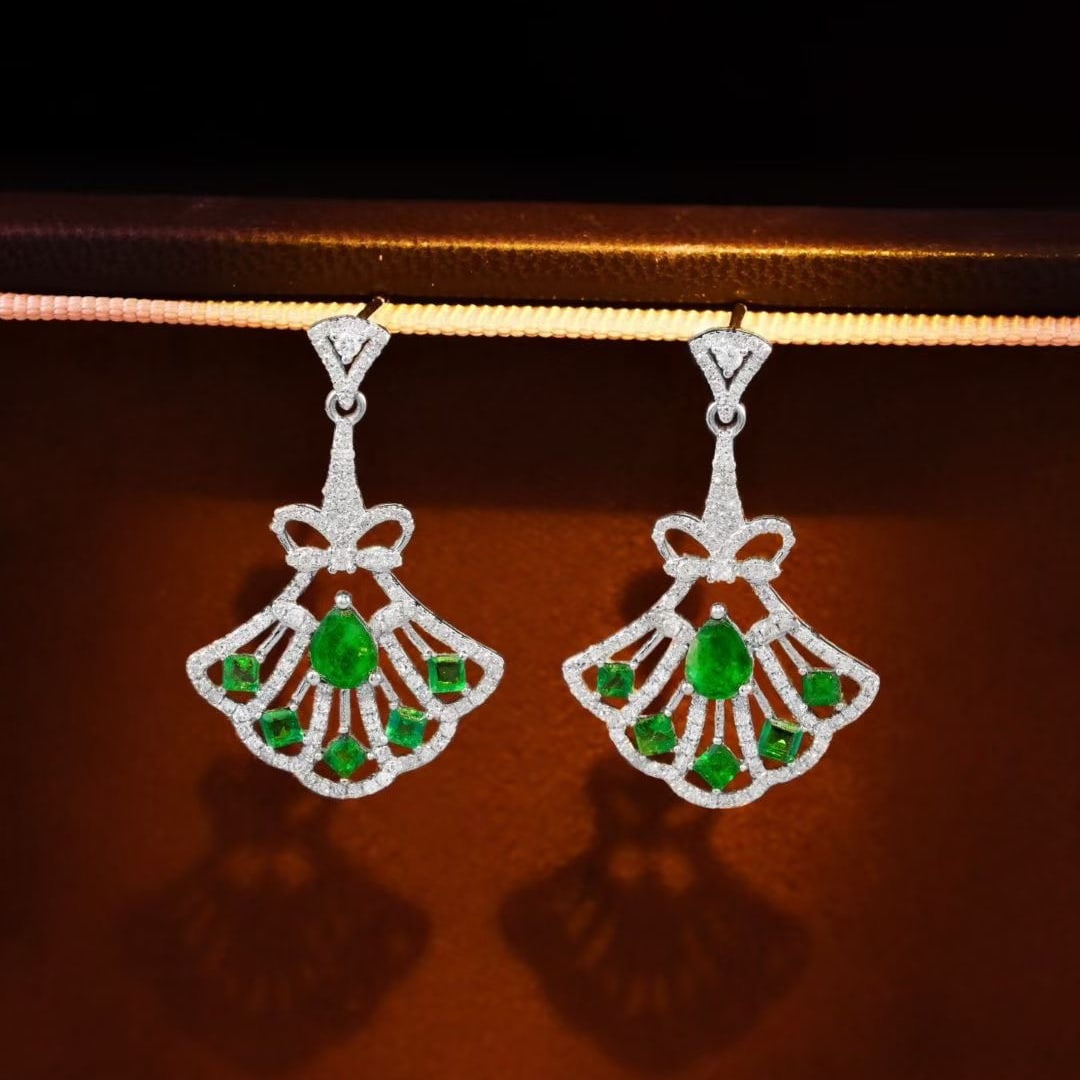 14k Gold 1.36 Ctw Natural Emerald & Diamond Earrings: Ref:231127165 // gold content:14k gold // main gemstone:emerald // shape:multiple // carat weight:0. 66ct // color:green // treatment:natural // // adjacent gemstone 2 : diamond // shape:round //