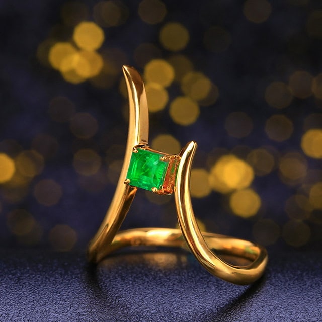 14k Gold 0.44 Ct Vivid Green Natural Emerald Ring - 2