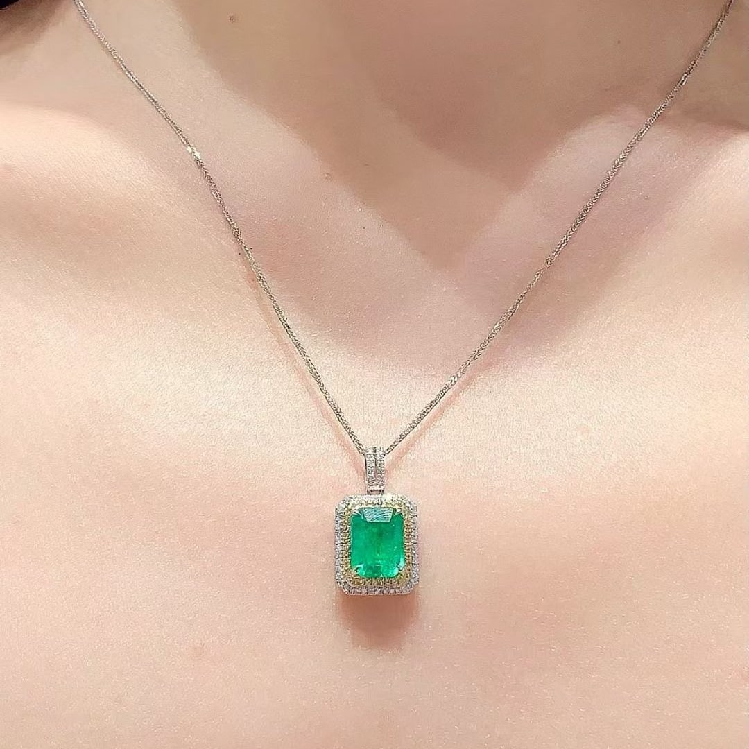 14k Gold 2.1 Ct Natural Emerald & Diamond Pendant( Without Chain ) - 3