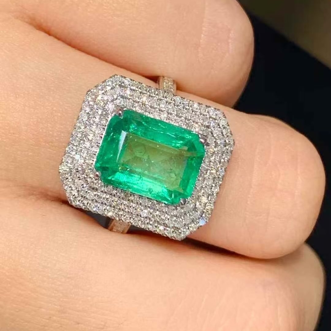 14k Gold 2.8 Ct Natural Emerald & Diamond Ring - 3