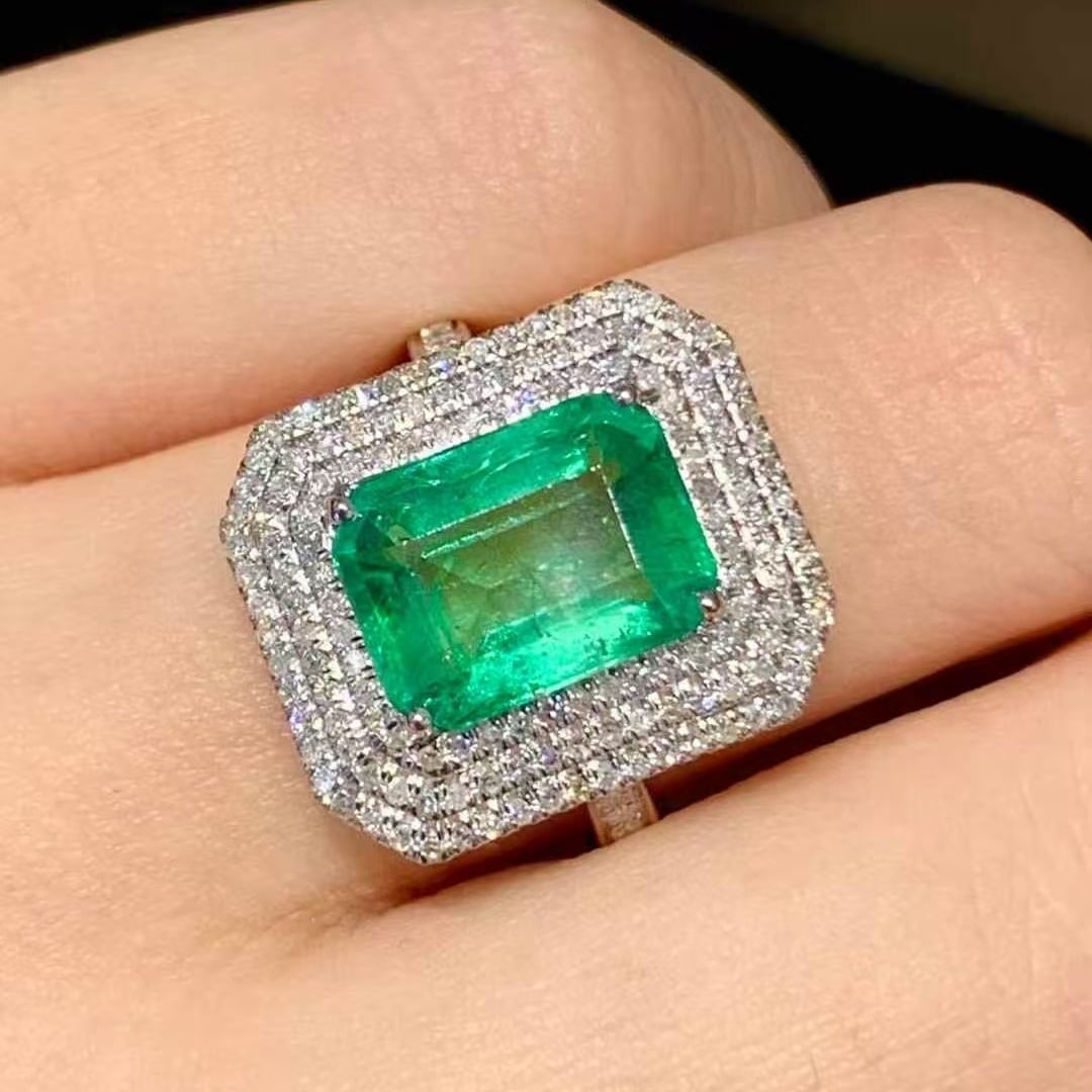 14k Gold 2.8 Ct Natural Emerald & Diamond Ring - 4