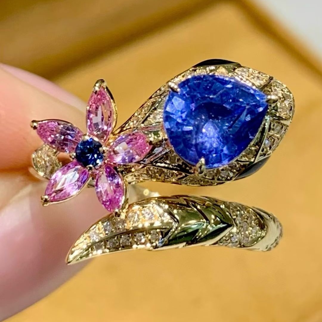 14k Gold 1.6 Ct Natural Sapphire & Diamond Ring: Ref:231127213 // gold content:14k gold // ring size:7. 25us // // main gemstone:sapphire // shape:pear // carat weight:1. 6ct // color:blue // treatment:natural // // adjacent gemstone 2 : diamond