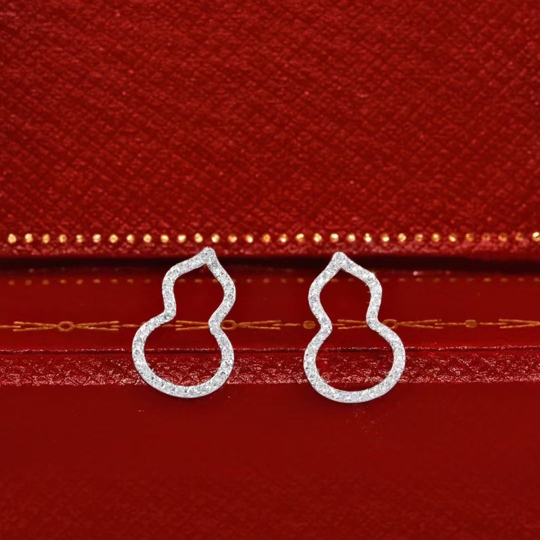 14k Gold 0.2 Ct Natural H Diamond Earrings: Ref:231127226 // gold content:14k gold // main gemstone:diamond // shape:round // carat weight:0. 2ct // clarity grade:vs-si // color:h // treatment:natural // cut grade:g // Low Estimate: 1300High