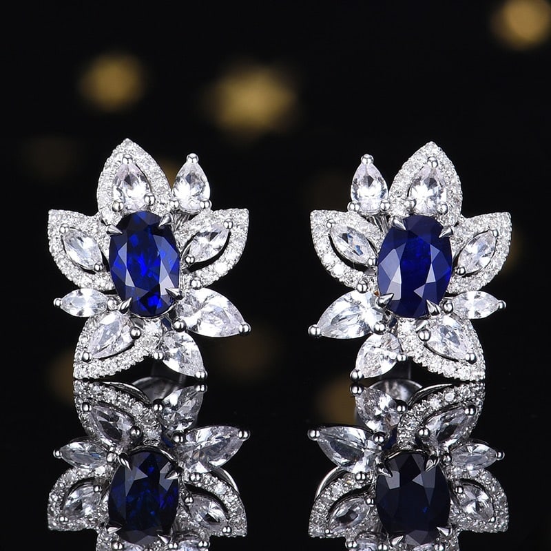 14k Gold 1.23 Ctw Natural Sapphire & Diamond Earrings: Ref:231128015 // gold content:14k gold // main gemstone:sapphire // shape:oval // carat weight:1. 02ct // color:blue // treatment:natural // // adjacent gemstone 2 : diamond // number of stones:84