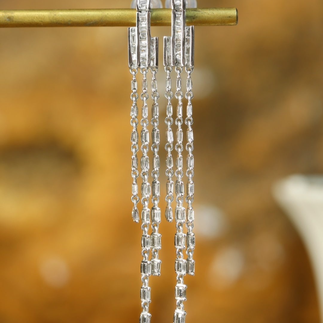 14k Gold 0.50 Ct Natural H Diamond Earrings: Ref:231128021 // gold content:14k gold // main gemstone:diamond // shape:baguette // carat weight:0. 50ct // clarity grade:vs-si // color:h // treatment:natural // Low Estimate: 1400High Estimate: