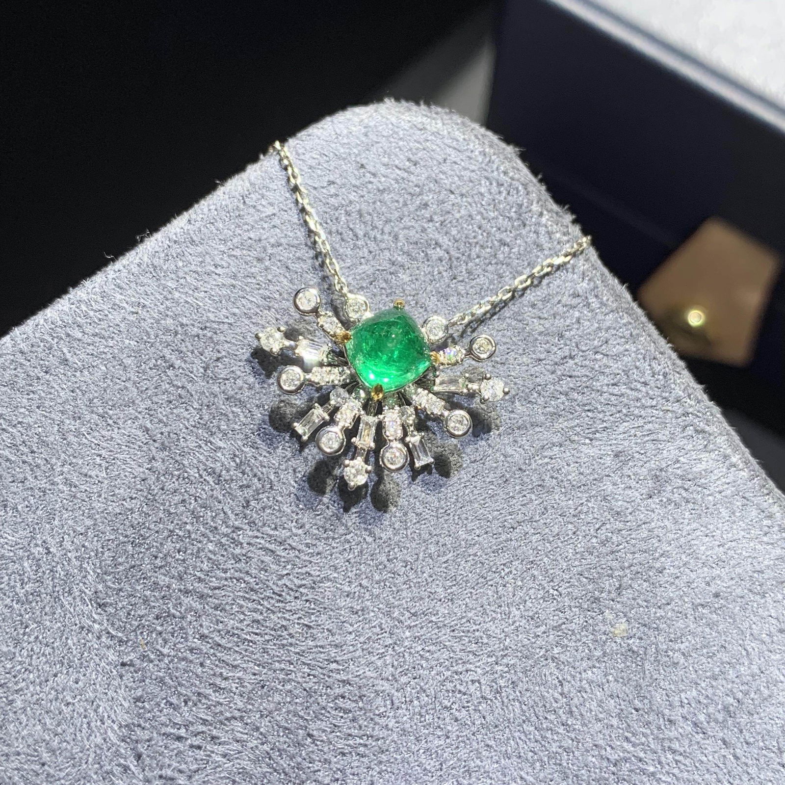 14k Gold 1.38 Ctw Natural Emerald & Diamond Necklace: Ref:231128041 // gold content:14k gold // main gemstone:emerald // shape:sugar-loaf // carat weight:1. 03ct // color:green // treatment:natural // // adjacent gemstone 2 : diamond // shape:multiple