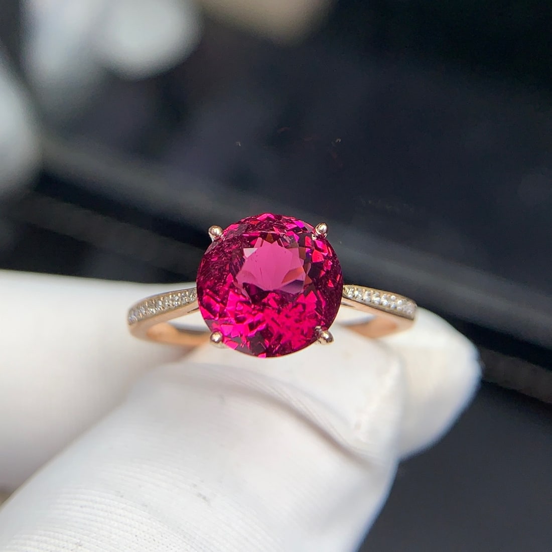 14k Gold 2.9 Ct Natural Tourmaline & Diamond Ring: Ref:231128065 // gold content:14k gold // ring size:7. 25us // // main gemstone:tourmaline // shape:round // carat weight:2. 9ct // color:red // treatment:natural // cut grade:g // // adjacent