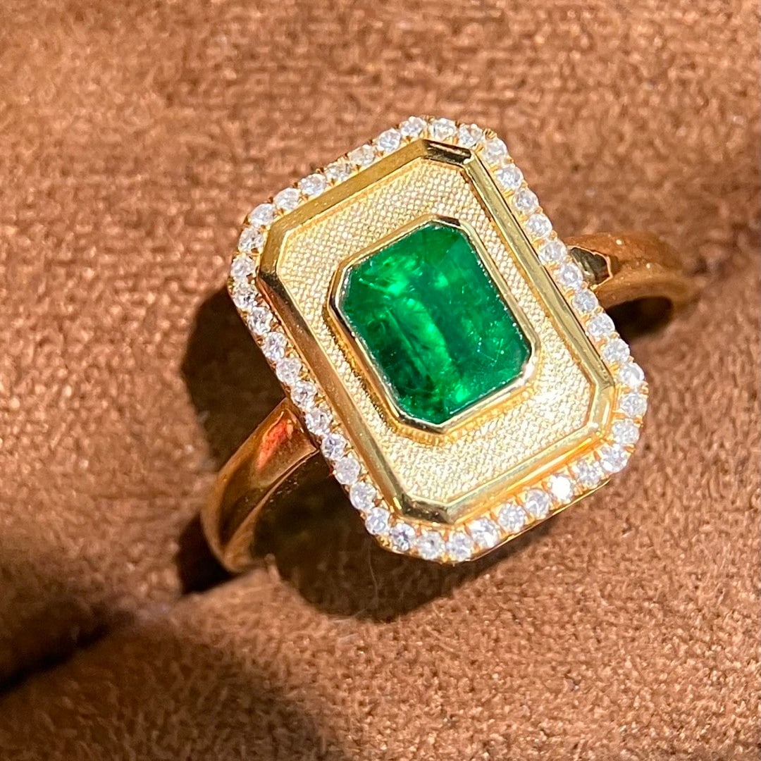 14k Gold 1.72 Ctw Vivid Green Natural Emerald & Diamond Ring - 2