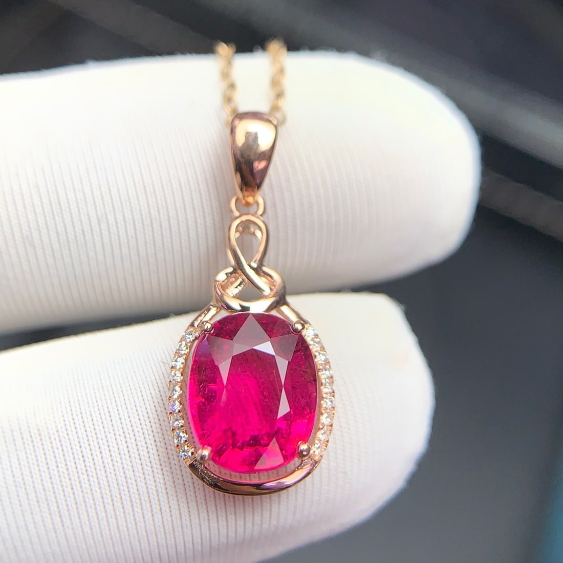 14k Gold 2.4 Ct Natural Tourmaline & Diamond Pendant( Without Chain ): Ref:231128070 // gold content:14k gold // main gemstone:tourmaline // shape:oval // carat weight:2. 4ct // color:red // treatment:natural // // adjacent gemstone 2 : diamond // shape:round // clarity