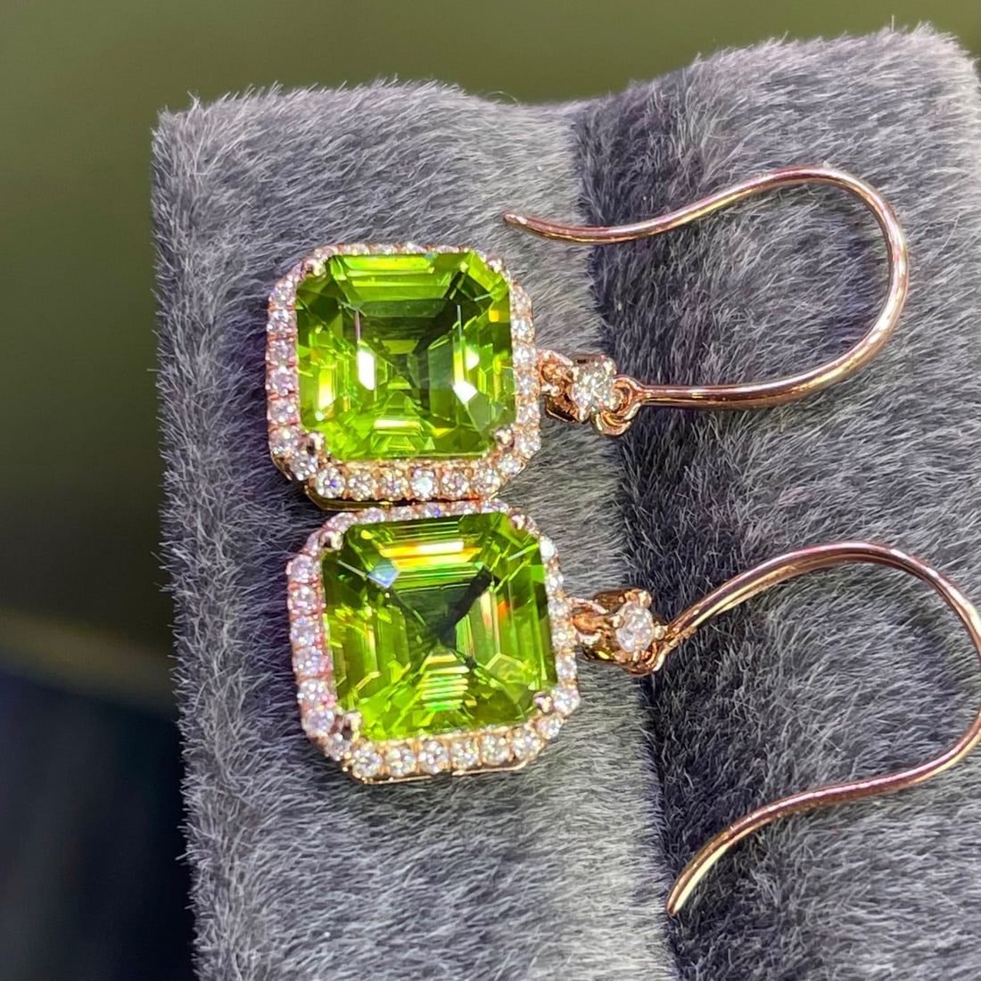 14k Gold 5.3 Ct Natural Peridot & Diamond Earrings - 8