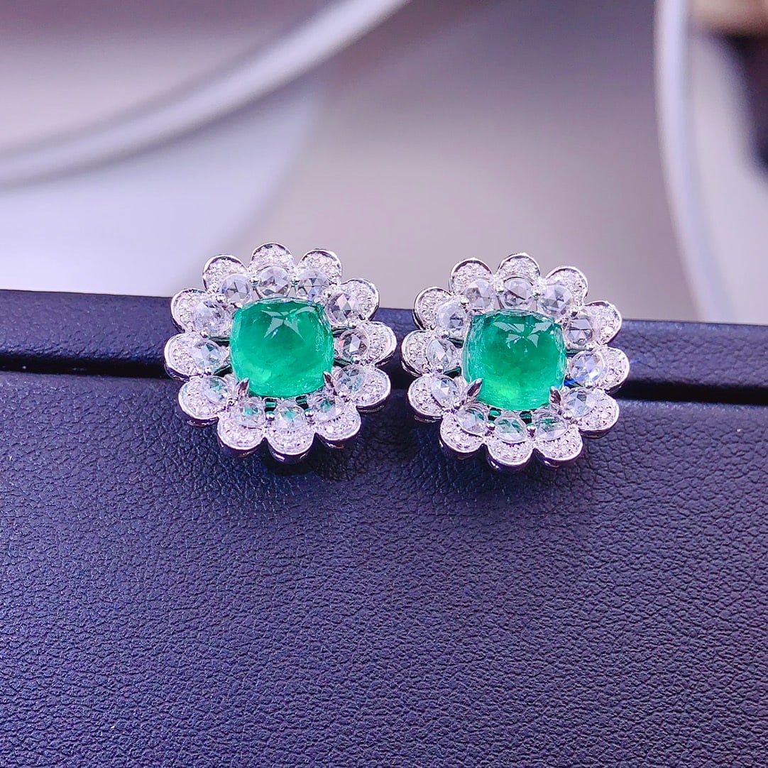14k Gold 4.9 Ct Natural Emerald & Diamond Earrings: Ref:231128080 // gold content:14k gold // main gemstone:emerald // shape:sugar-loaf // carat weight:4. 9ct // color:green // treatment:natural // // adjacent gemstone 2 : diamond // shape:multiple