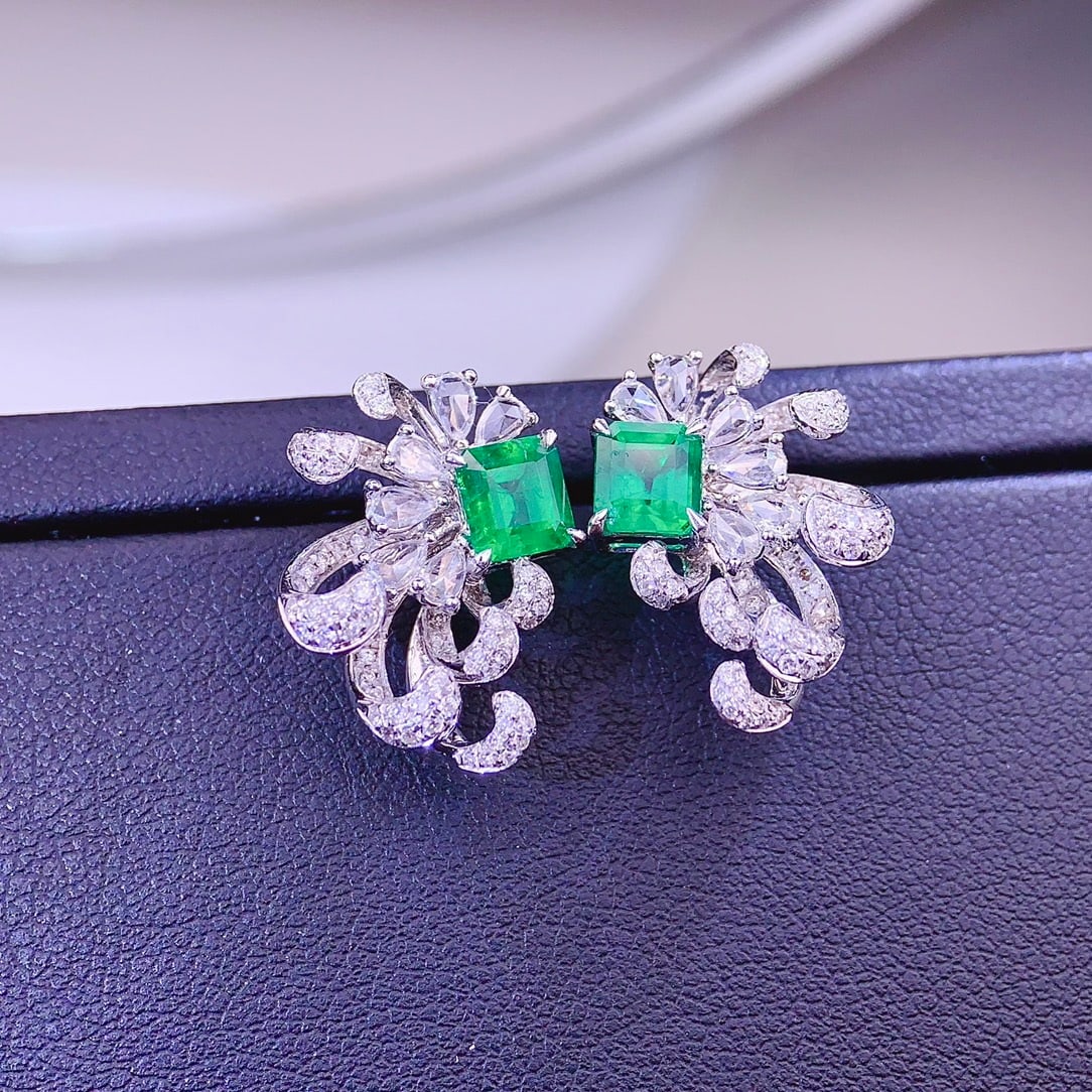 14k Gold 2.58 Ctw Vivid Green Natural Emerald & Diamond Earrings - 5