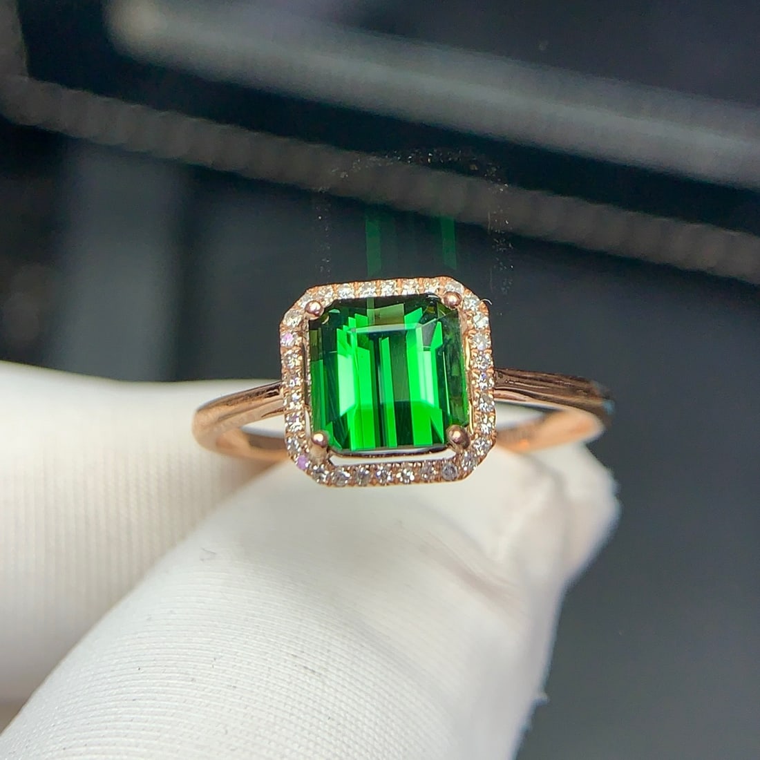 14k Gold 1.5 Ct Natural Tourmaline & Diamond Ring: Ref:231128086 // gold content:14k gold // ring size:7. 25us // // main gemstone:tourmaline // shape:octagonal // carat weight:1. 5ct // color:green // treatment:natural // // adjacent gemstone 2 :