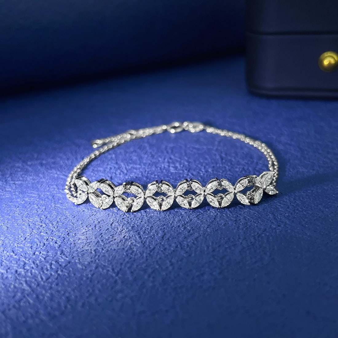 14k Gold 0.92 Ct Natural H Diamond Bracelet: Ref:231128095 // gold content:14k gold // main gemstone:diamond // shape:marquise // carat weight:0. 92ct // clarity grade:vs-si // color:h // treatment:natural // High Estimate: 7900 Condition: New