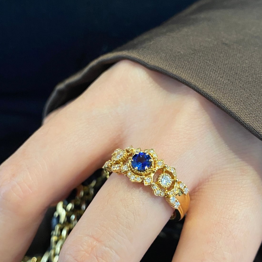 14k Gold 0.58 Ctw Vivid Blue Natural Sapphire & Diamond Ring - 5