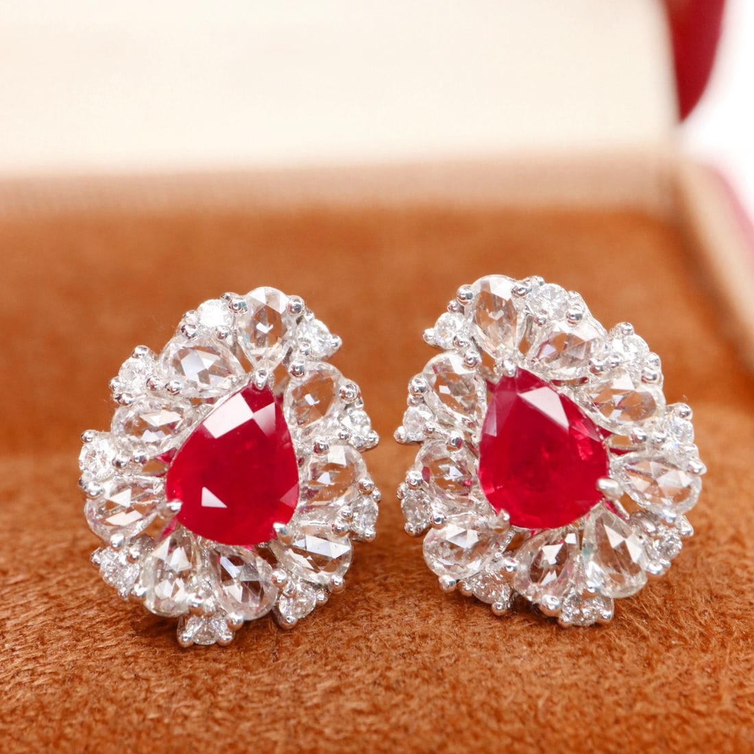 14k Gold 1.18 Ctw Natural Ruby & Diamond Earrings: Ref:231128101 // gold content:14k gold // main gemstone:ruby // shape:pear // carat weight:1. 00ct // color:pigeonblood red // treatment:natural // // adjacent gemstone 2 : diamond // shape:round // c