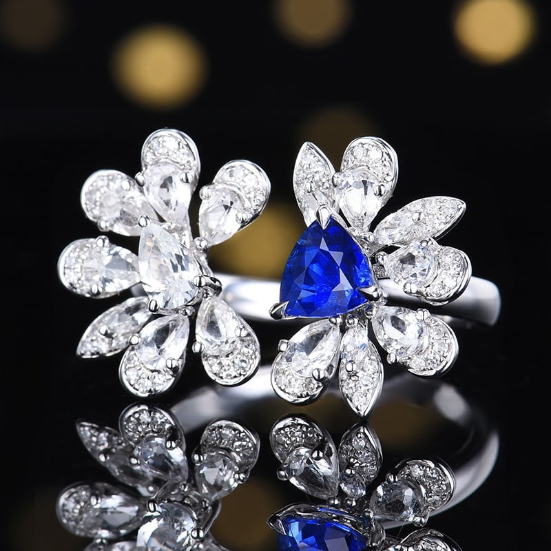 14k Gold 0.95 Ctw Vivid Blue Natural Sapphire & Diamond Ring - 3