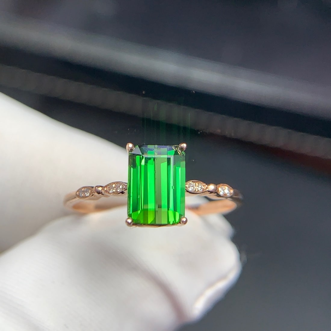 14k Gold 1.22 Ct Natural Tourmaline & Diamond Ring: Ref:231128111 // gold content:14k gold // ring size:7. 25us // // main gemstone:tourmaline // shape:octagonal // carat weight:1. 22ct // color:green // treatment:natural // // adjacent gemstone 2