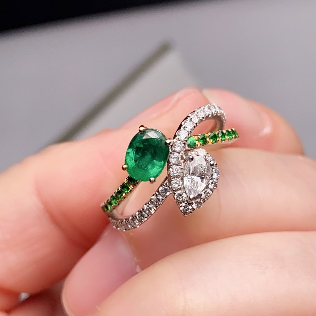 14k Gold 0.89 Ctw Natural Emerald & Diamond Ring - 3