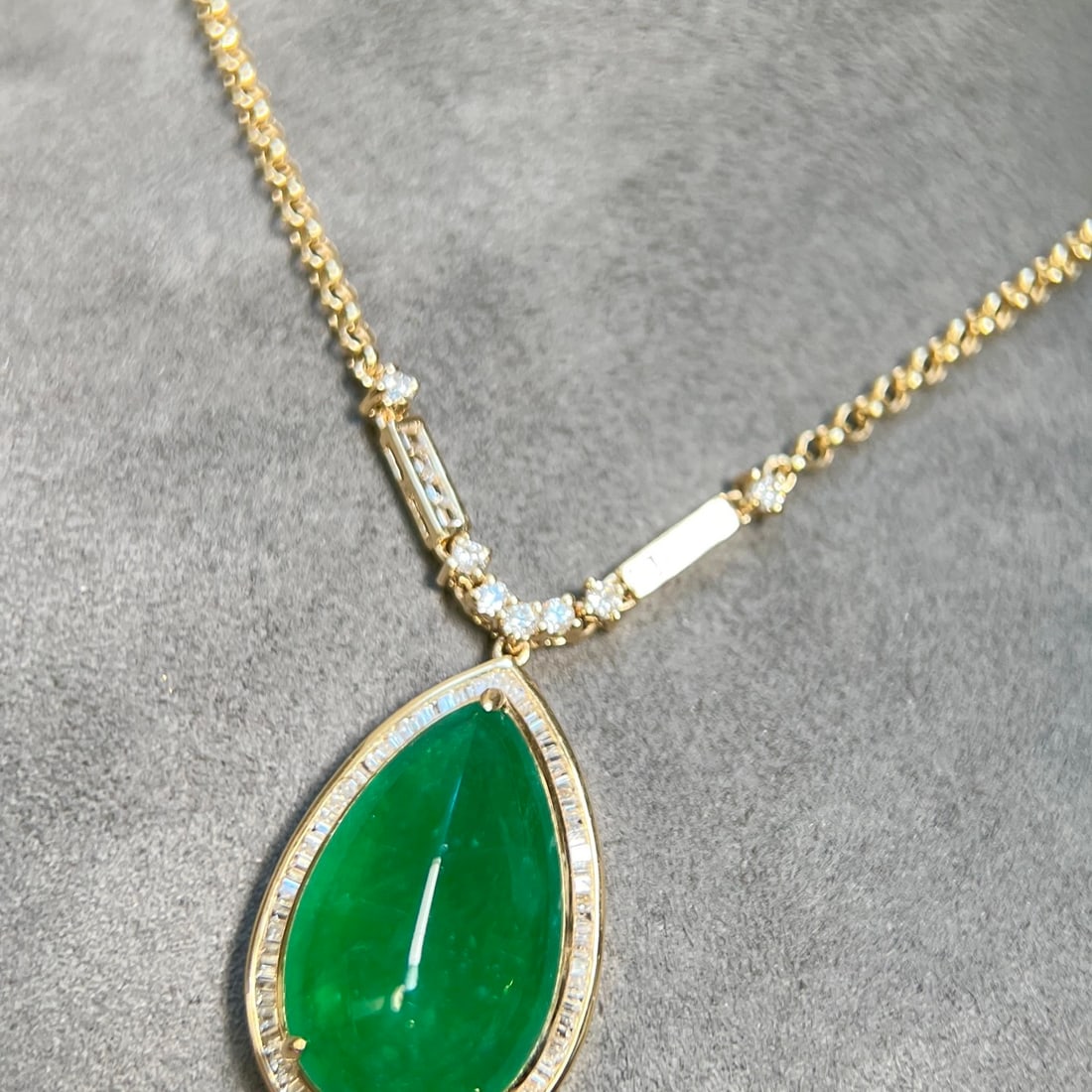 14k Gold 11.00 Ctw Vivid Green Natural Emerald & Diamond Necklace - 7