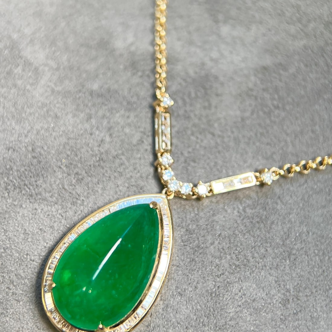 14k Gold 11.00 Ctw Vivid Green Natural Emerald & Diamond Necklace - 9