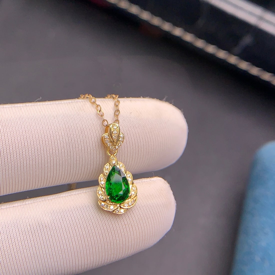 14k Gold 0.95 Ct Vivid Green Natural Tsavorite & Diamond Pendant( Without Chain ) - 4