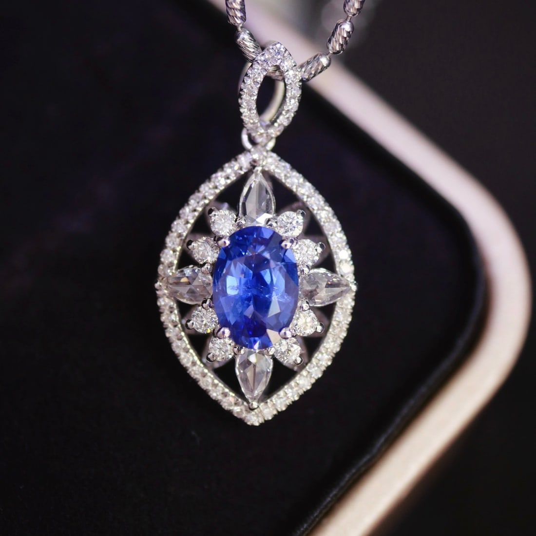 14k Gold 1.53 Ctw Natural Sapphire & Diamond Pendant( Without Chain ): Ref:231128130 // gold content:14k gold // main gemstone:sapphire // shape:oval // carat weight:1. 06ct // color:cornflower blue // treatment:natural // // adjacent gemstone 2 : diamond //