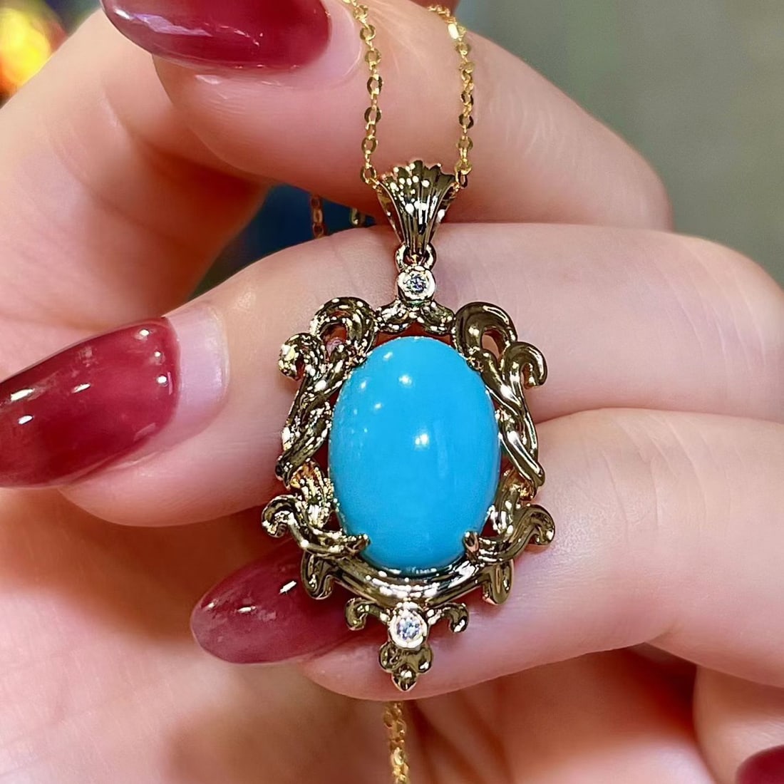 14k Gold 4.79 Ct Natural Blue Turquoise & Diamond Pendant( Without Chain ): Ref:231128131 // gold content:14k gold // main gemstone:blue turquoise // shape:oval // carat weight:4. 79ct // color:blue // treatment:natural // // adjacent gemstone 2 : diamond // shape:round //