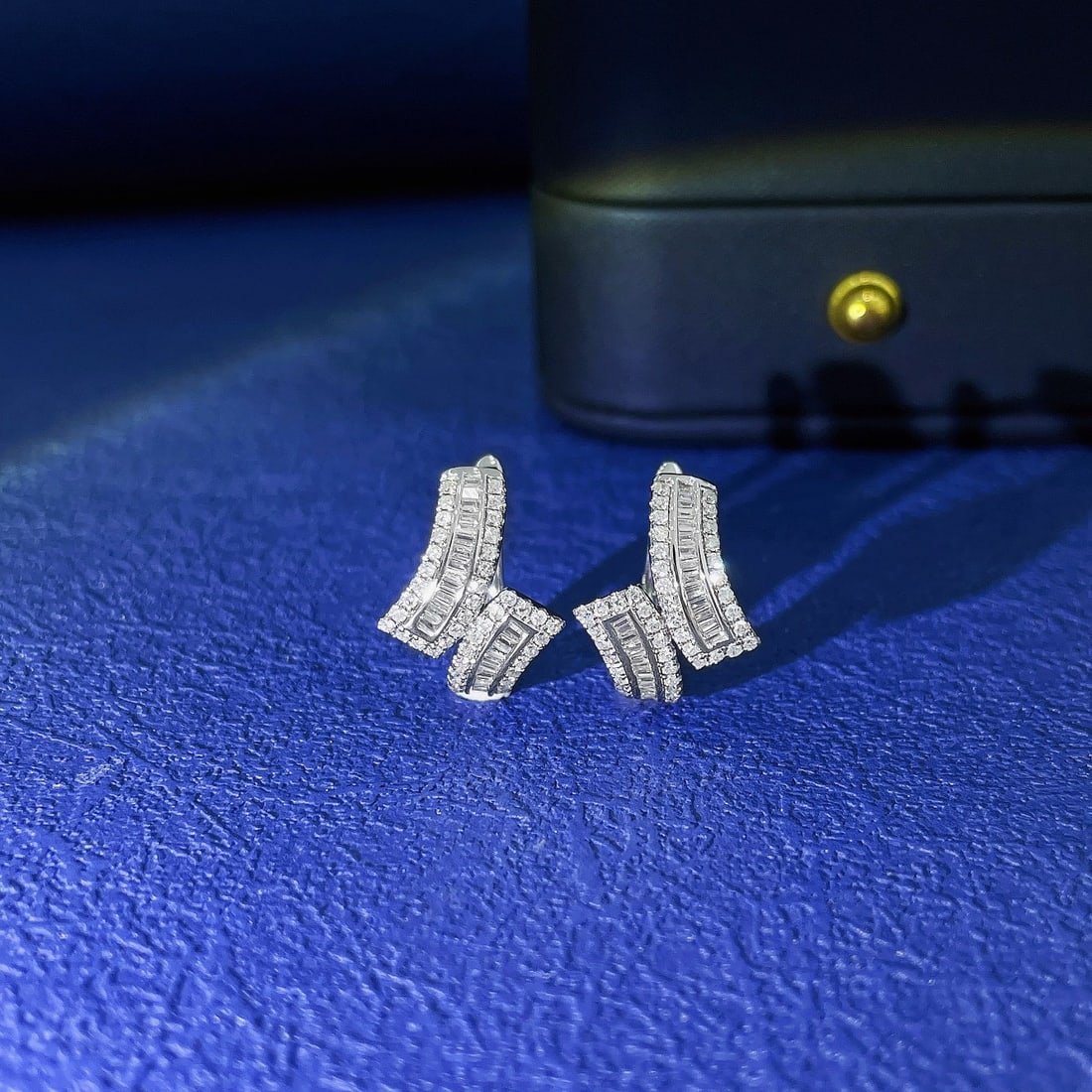 14k Gold 0.64 Ct Natural H Diamond Earrings: Ref:231128135 // gold content:14k gold // main gemstone:diamond // shape:multiple // carat weight:0. 64ct // clarity grade:vs-si // color:h // treatment:natural // Condition: NewLow Estimate: