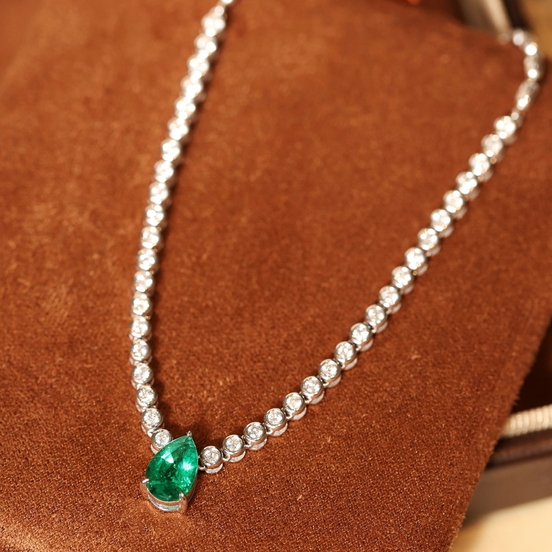 14k Gold 1.7 Ctw Natural Emerald & Diamond Necklace - 2