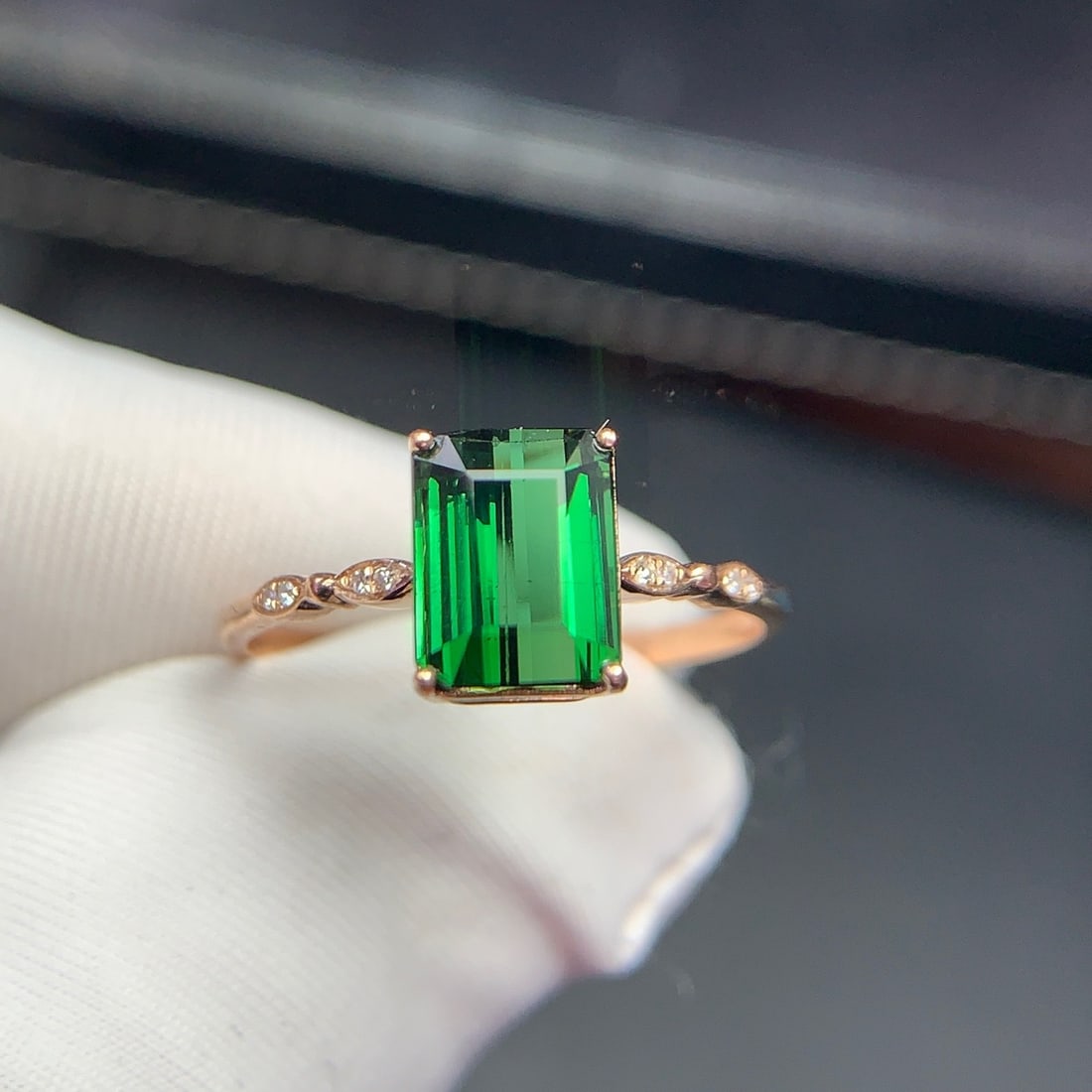 14k Gold 2.0 Ct Natural Tourmaline & Diamond Ring: Ref:231128140 // gold content:14k gold // ring size:7. 25us // // main gemstone:tourmaline // shape:octagonal // carat weight:2. 0ct // color:green // treatment:natural // // adjacent gemstone 2 :